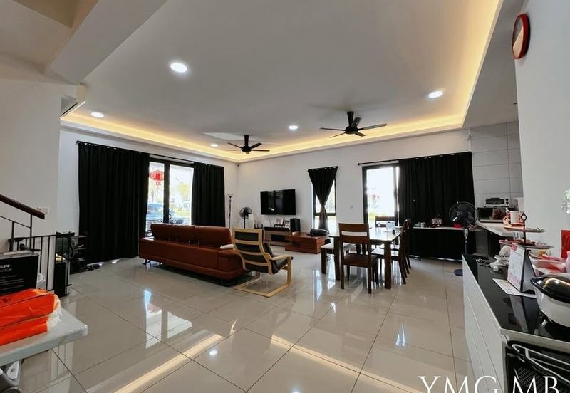 Lucent Residence @ twentyfive.7