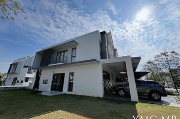 Lucent Residence @ twentyfive.7