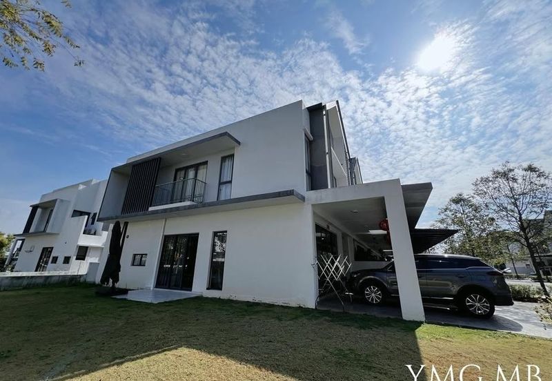 Lucent Residence @ twentyfive.7