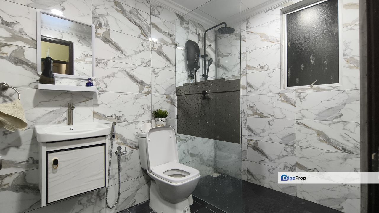 Amara residence corner lot for rent with full kitchen cabinet low rent , Selangor, Batu Caves 