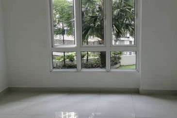 Royal Regent Sri Putramas III