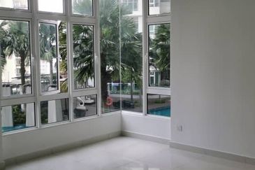 Royal Regent Sri Putramas III