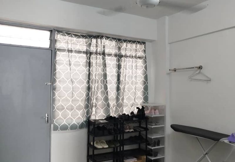 Flat Desa Mentari Blok 5