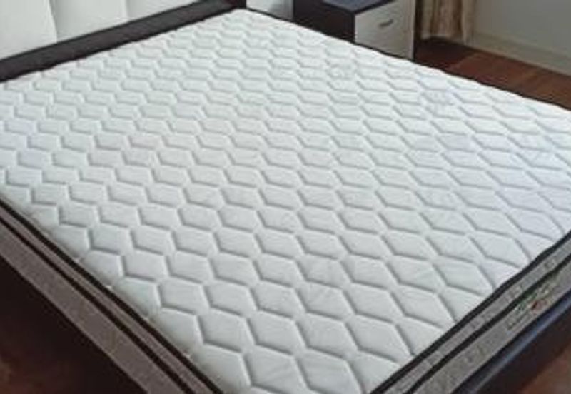 Six Ceylon (6 Ceylon)