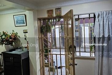 3 Storey Terraced House for Sale