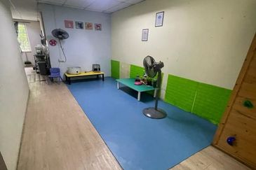 Taman Bunga Kantan  Kajang Shoplot for Rent