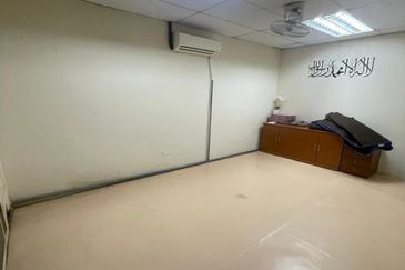 Taman Bunga Kantan  Kajang Shoplot for Rent