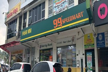 Taman Bunga Kantan  Kajang Shoplot for Rent