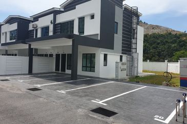 Super Cheap Corner House, Bandar Sungai Long