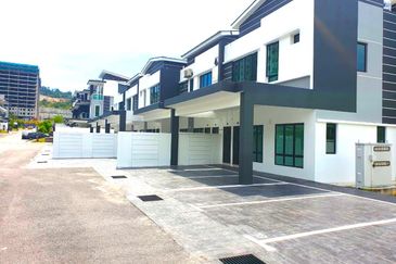 Super Cheap Corner House, Bandar Sungai Long