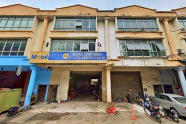 Below Market Price!! 3 Storey Shop For Sale@Pusat Ind Capital, Sg Besi