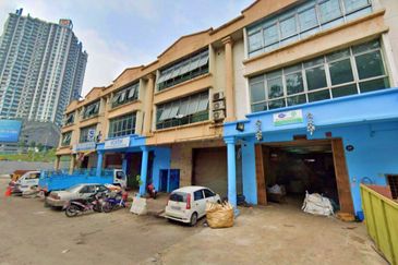 Below Market Price!! 3 Storey Shop For Sale@Pusat Ind Capital, Sg Besi