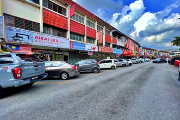 ROI 4.2%, Fully Tenanted 3 Storey Shop Lot  @ Taman Putra Ampang