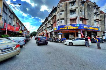 ROI 4.2%, Fully Tenanted 3 Storey Shop Lot  @ Taman Putra Ampang