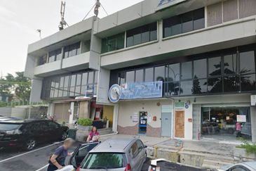 3 Storey Shop Cheap For Sale, Taman Pinggiran Ukay, Ulu Kelang, Ampang