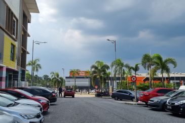 Bandar Tun Hussein Onn