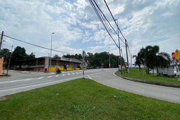 Tanah Pertanian 2.75 Ekar, Banglo 2 Tingkat dan Kolam Renang, Bukit Raya, Batu 11, Hulu Langat