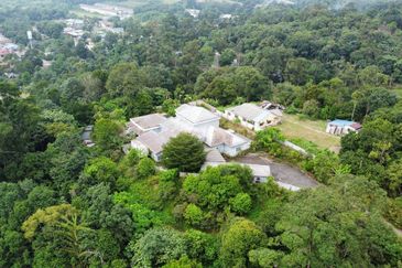 Tanah Pertanian 2.75 Ekar, Banglo 2 Tingkat dan Kolam Renang, Bukit Raya, Batu 11, Hulu Langat