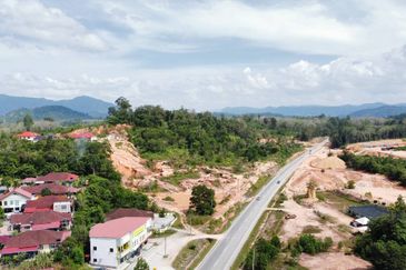  (4.85 Ekar, Dkt Bandar & Tepi Lebuhraya Timur-Barat) Tanah Pembangunan, Machang, Kelantan