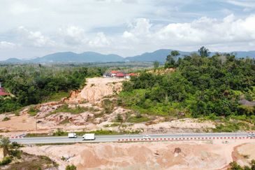  (4.85 Ekar, Dkt Bandar & Tepi Lebuhraya Timur-Barat) Tanah Pembangunan, Machang, Kelantan