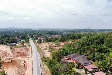  (4.85 Ekar, Dkt Bandar & Tepi Lebuhraya Timur-Barat) Tanah Pembangunan, Machang, Kelantan