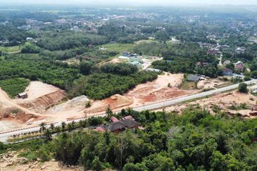  (4.85 Ekar, Dkt Bandar & Tepi Lebuhraya Timur-Barat) Tanah Pembangunan, Machang, Kelantan