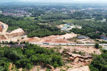  (4.85 Ekar, Dkt Bandar & Tepi Lebuhraya Timur-Barat) Tanah Pembangunan, Machang, Kelantan