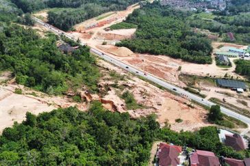  (4.85 Ekar, Dkt Bandar & Tepi Lebuhraya Timur-Barat) Tanah Pembangunan, Machang, Kelantan