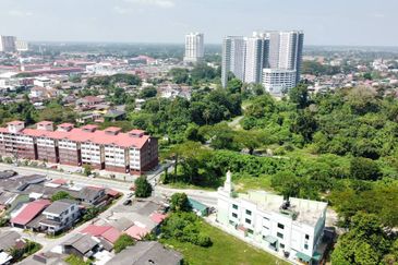(Tepi Jalan, 3km Ke Bdr Kota Bharu) Tanah Bangunan 1.04 Ekar di Wakaf Mek Zainab, Kota Bharu