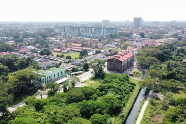 (Tepi Jalan, 3km Ke Bdr Kota Bharu) Tanah Bangunan 1.04 Ekar di Wakaf Mek Zainab, Kota Bharu