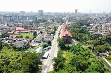 (Tepi Jalan, 3km Ke Bdr Kota Bharu) Tanah Bangunan 1.04 Ekar di Wakaf Mek Zainab, Kota Bharu