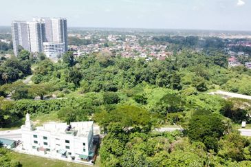 (Tepi Jalan, 3km Ke Bdr Kota Bharu) Tanah Bangunan 1.04 Ekar di Wakaf Mek Zainab, Kota Bharu