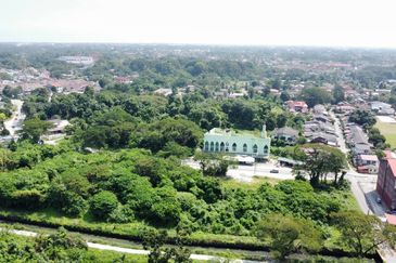 (Tepi Jalan, 3km Ke Bdr Kota Bharu) Tanah Bangunan 1.04 Ekar di Wakaf Mek Zainab, Kota Bharu