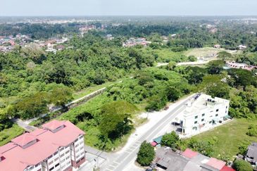 (Tepi Jalan, 3km Ke Bdr Kota Bharu) Tanah Bangunan 1.04 Ekar di Wakaf Mek Zainab, Kota Bharu