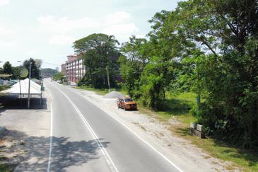 (Tepi Jalan, 3km Ke Bdr Kota Bharu) Tanah Bangunan 1.04 Ekar di Wakaf Mek Zainab, Kota Bharu