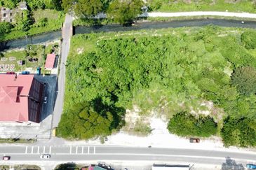 (Tepi Jalan, 3km Ke Bdr Kota Bharu) Tanah Bangunan 1.04 Ekar di Wakaf Mek Zainab, Kota Bharu