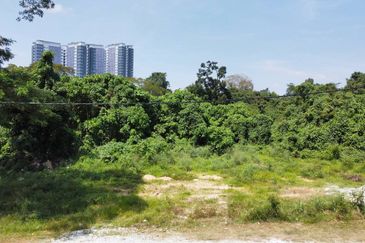 (Tepi Jalan, 3km Ke Bdr Kota Bharu) Tanah Bangunan 1.04 Ekar di Wakaf Mek Zainab, Kota Bharu