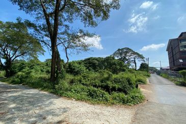 (Tepi Jalan, 3km Ke Bdr Kota Bharu) Tanah Bangunan 1.04 Ekar di Wakaf Mek Zainab, Kota Bharu