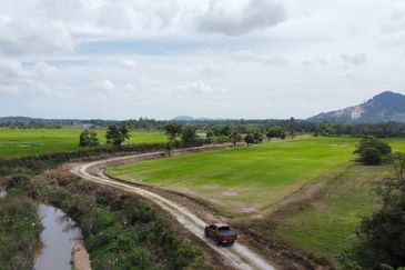 (593 Depa, Lot Hujung, Tepi Tali Air) Tanah Padi, Kg Dendang, Ketereh, Kelantan