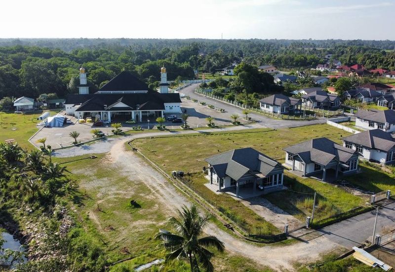  (17,100 KP, Geran Individu, Dkt Masjid Tengku Aziza) Tanah Kediaman,Melor, Kelantan