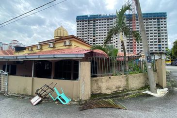 (4015 SF, Freehold, Geran Individu, Dekat Masjid) Lot Banglo di Kg Pantai Dalam, Kuala Lumpur