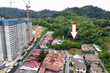 (4015 SF, Freehold, Geran Individu, Dekat Masjid) Lot Banglo di Kg Pantai Dalam, Kuala Lumpur