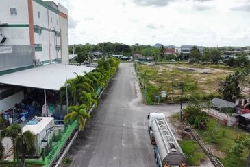 Batu 3, Jalan Gambang