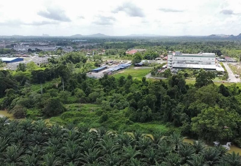 Batu 3, Jalan Gambang