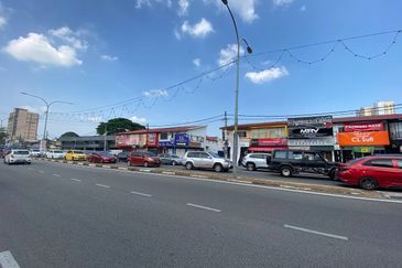 (20x80, Depan BMW Raza Auto, KB Mall) 2 Sty ShopOffice, Wakaf Siku, Kota Bharu