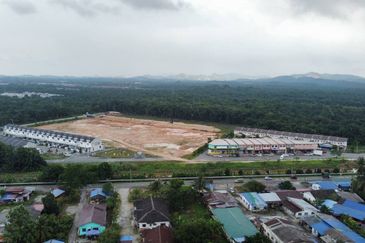 (Freehold, Open Title & Road Frontage) 1.5 Acres of Development Land, Jalan Paip, Meru, Klang