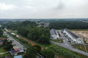 (Freehold, Open Title & Road Frontage) 1.5 Acres of Development Land, Jalan Paip, Meru, Klang