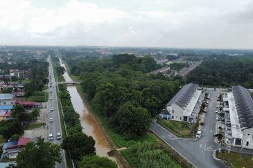 (Freehold, Open Title & Road Frontage) 1.5 Acres of Development Land, Jalan Paip, Meru, Klang