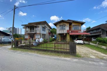 (10,402 KP, Dkt KB Mall, Freehold) Tanah Kediaman di Kg Kubur Kuda, KB