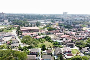 (10,402 KP, Dkt KB Mall, Freehold) Tanah Kediaman di Kg Kubur Kuda, KB